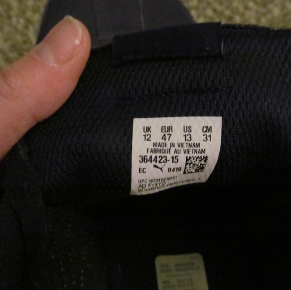 Puma sneakers size 12 - Picture 3 of 4